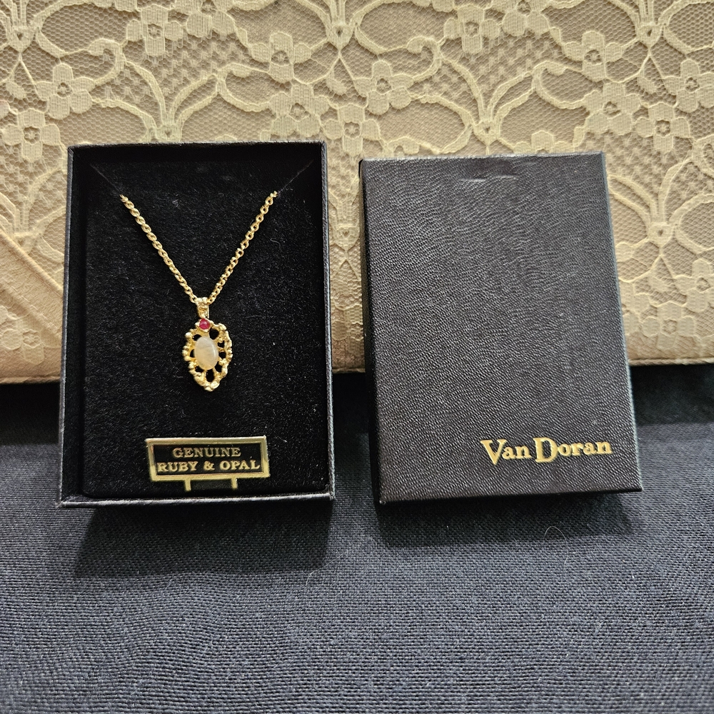 Gold Necklace with Ruby and Opal